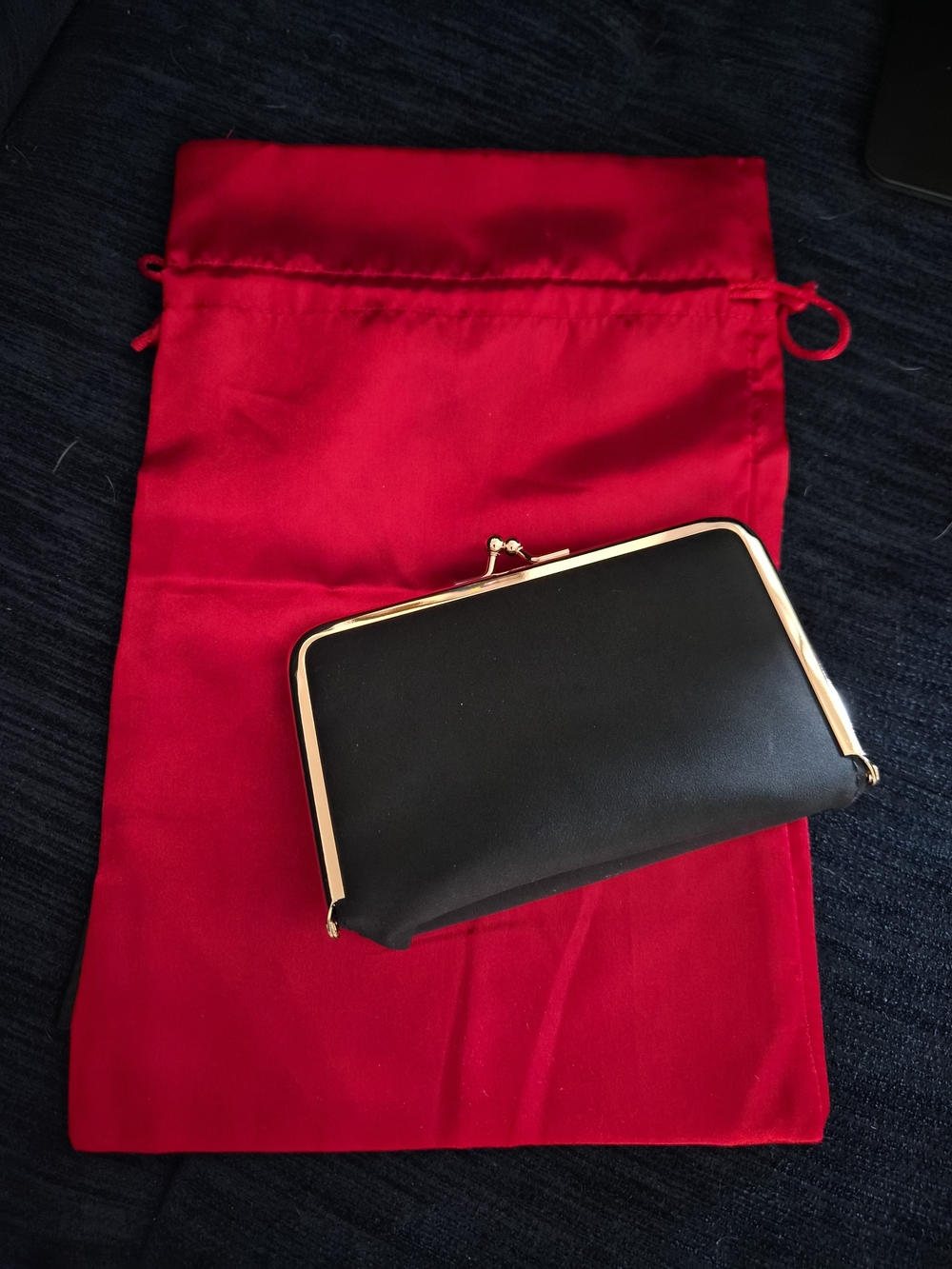 Elizabeth Arden Black Satin Kiss Lock Frame Mini Clutch Makeup Bag Red Dust Bag
